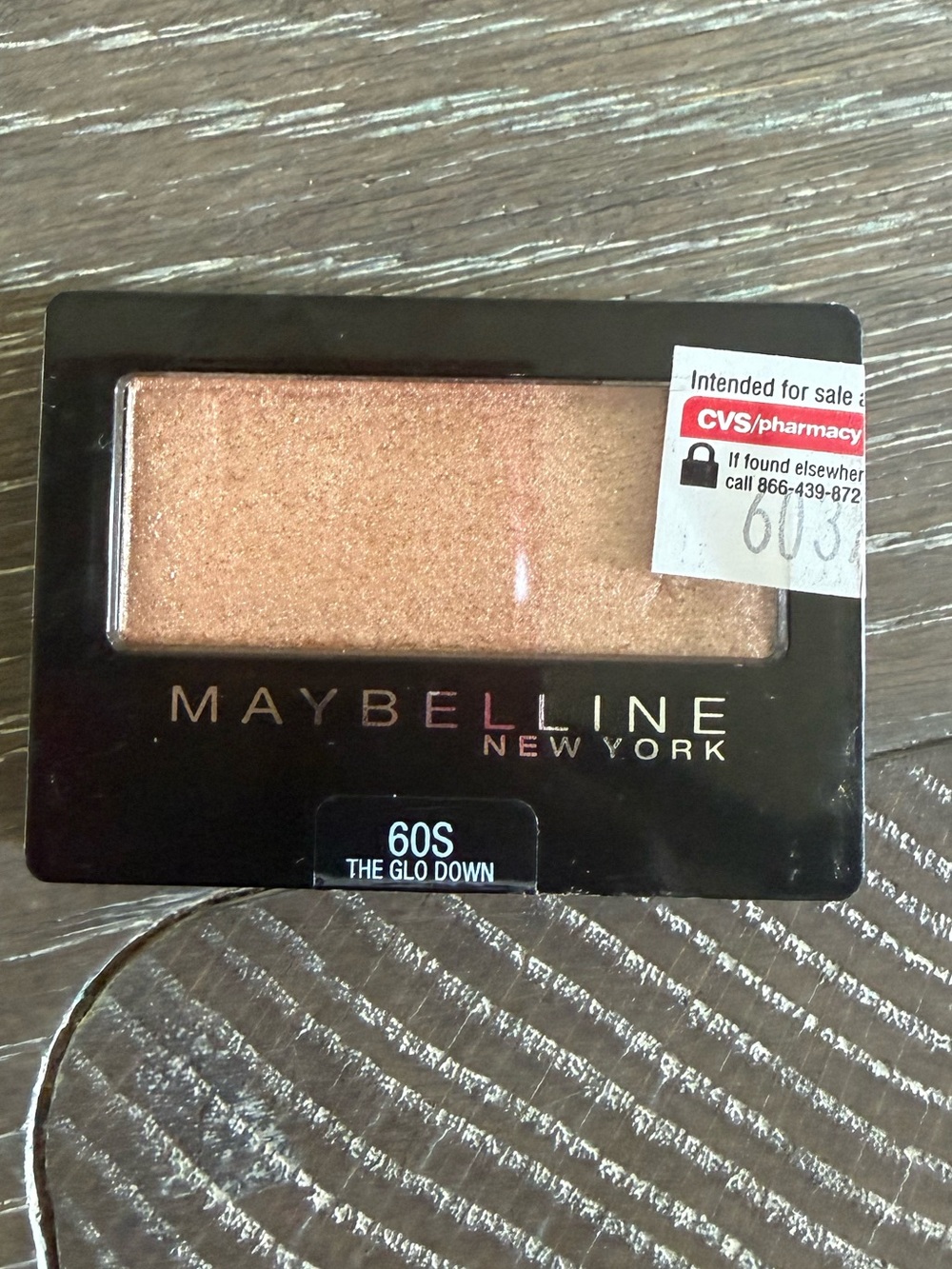 NWT Maybelline New York Single Eyeshadow 60 The Glo Down